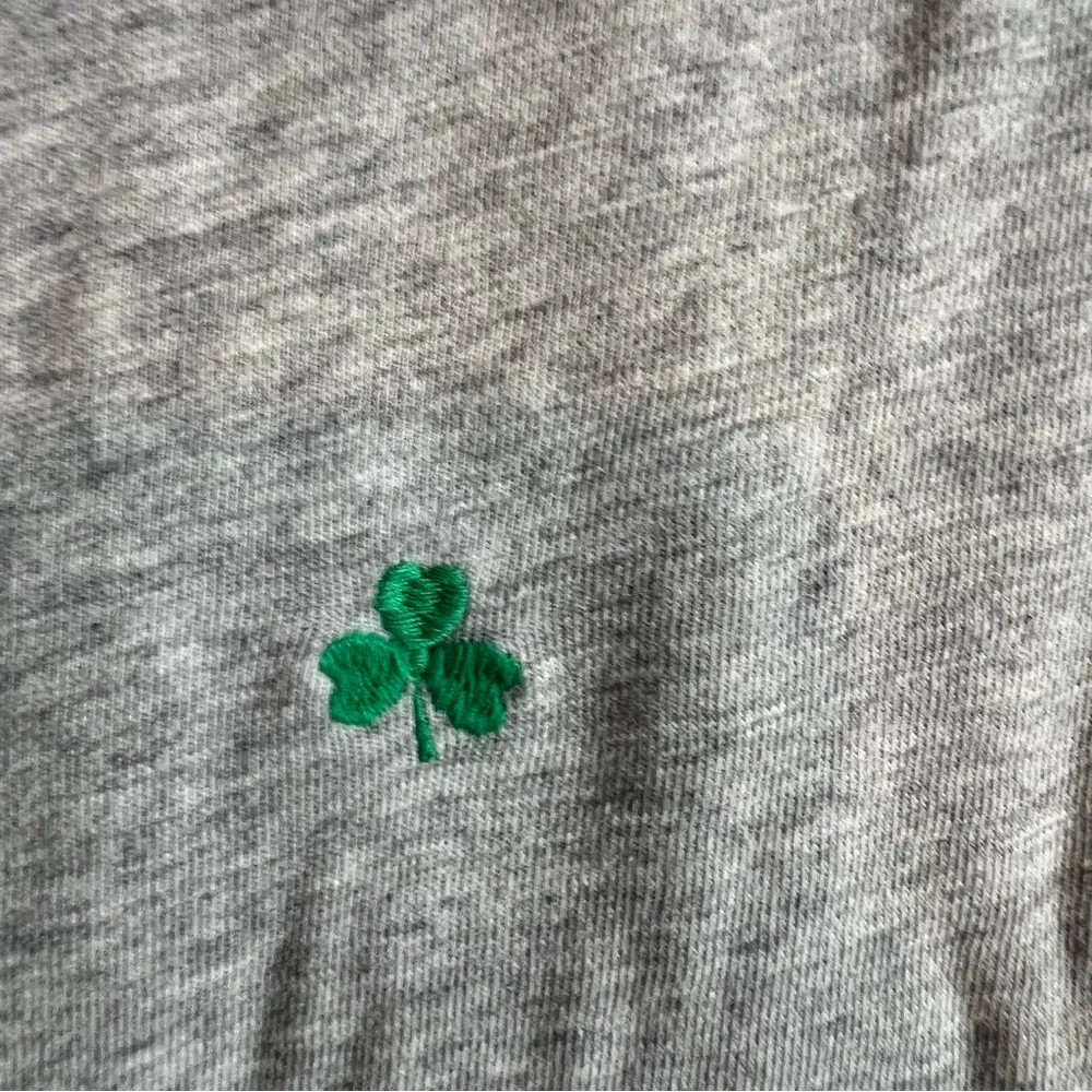 Talbots gray sweatshirt with embroidered green Shamrocks. Size XL - Picture 2 of 10
